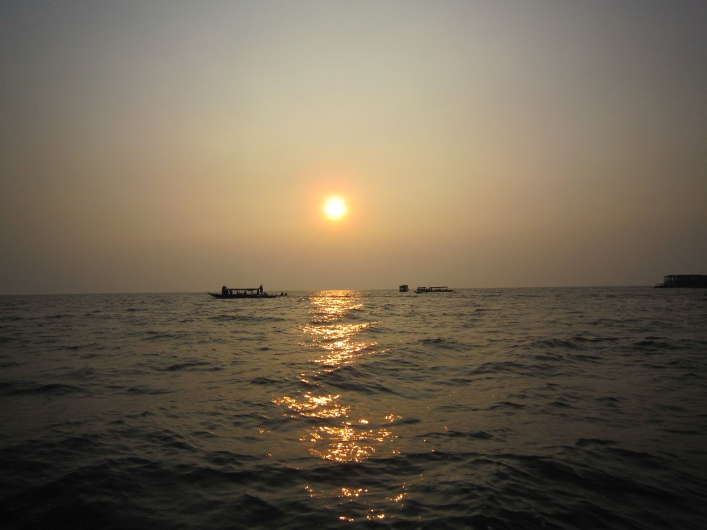 Tonle_Sap_sunset